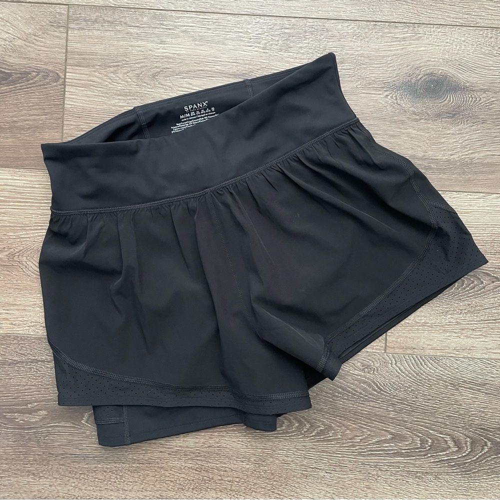 Spanx Women's Black Shorts Medium